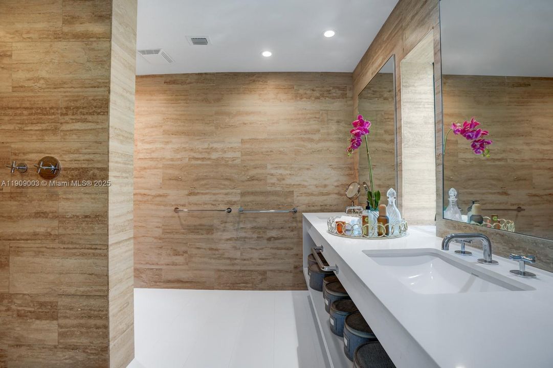 For Sale: $11,700,000 (5 beds, 5 baths, 3814 Square Feet)