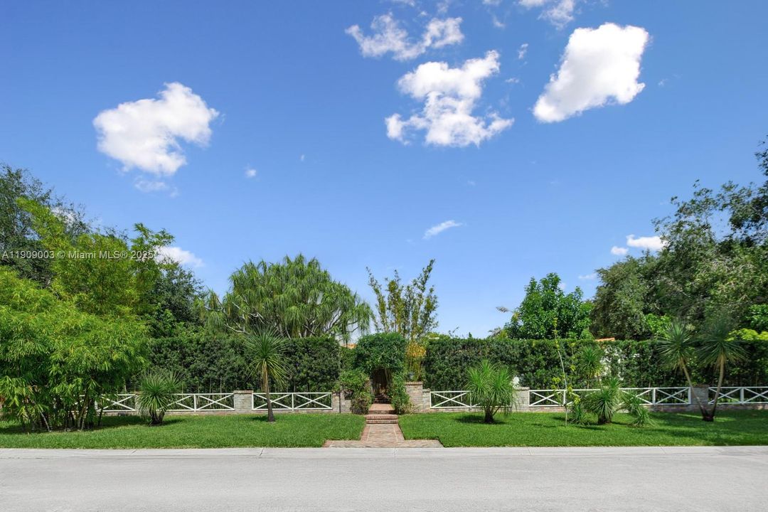 For Sale: $11,700,000 (5 beds, 5 baths, 3814 Square Feet)