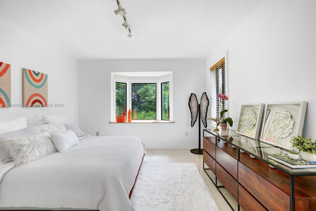 For Sale: $11,700,000 (5 beds, 5 baths, 3814 Square Feet)