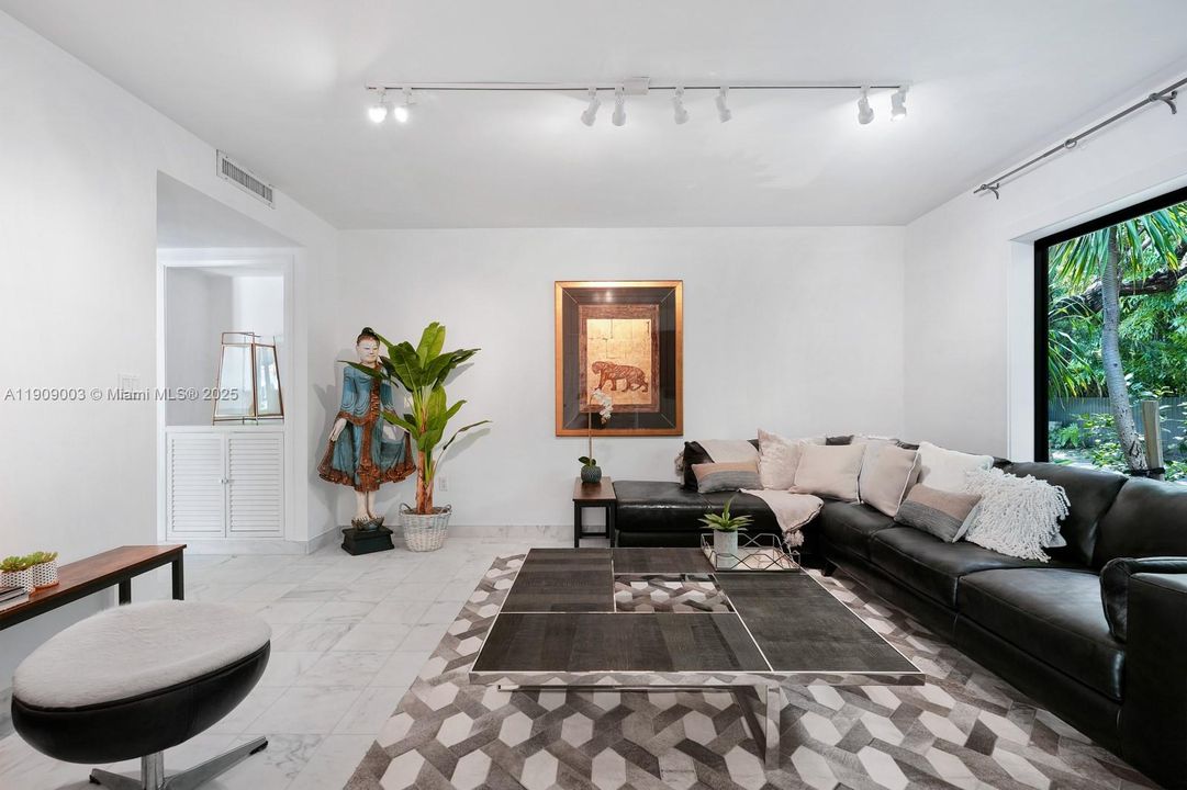 For Sale: $11,700,000 (5 beds, 5 baths, 3814 Square Feet)