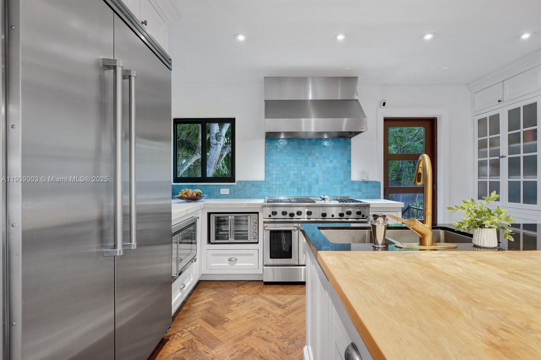 For Sale: $11,700,000 (5 beds, 5 baths, 3814 Square Feet)