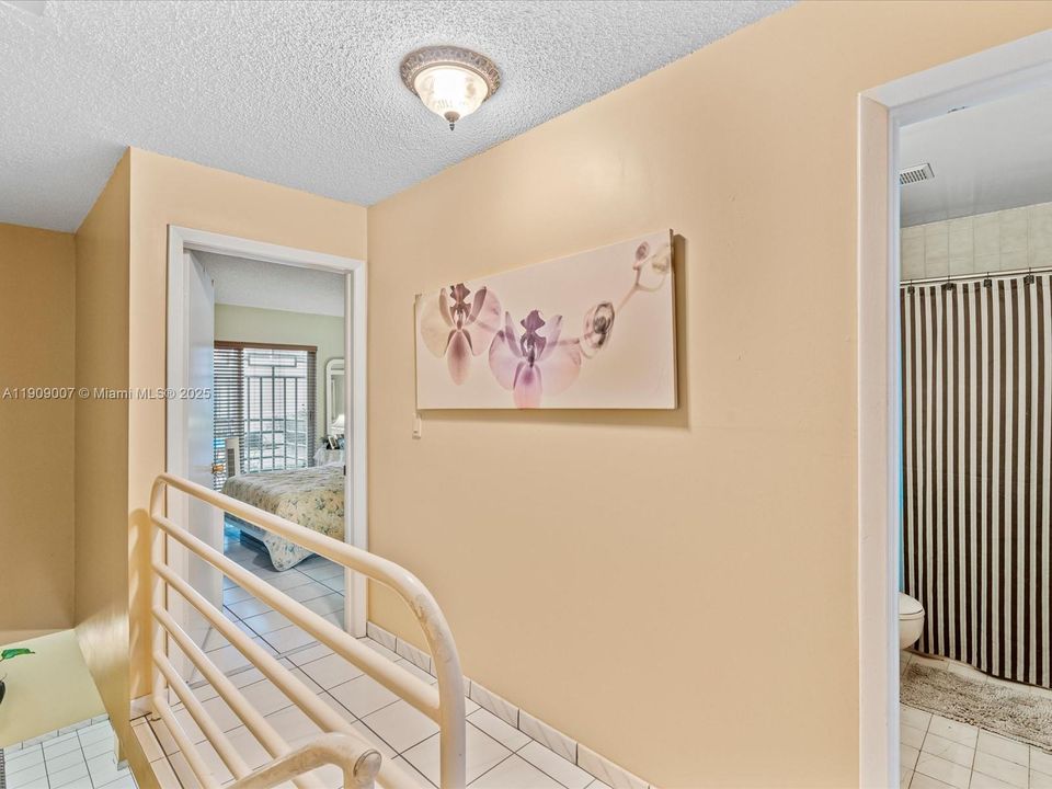 Activo con contrato: $330,000 (2 camas, 2 baños, 1308 Pies cuadrados)