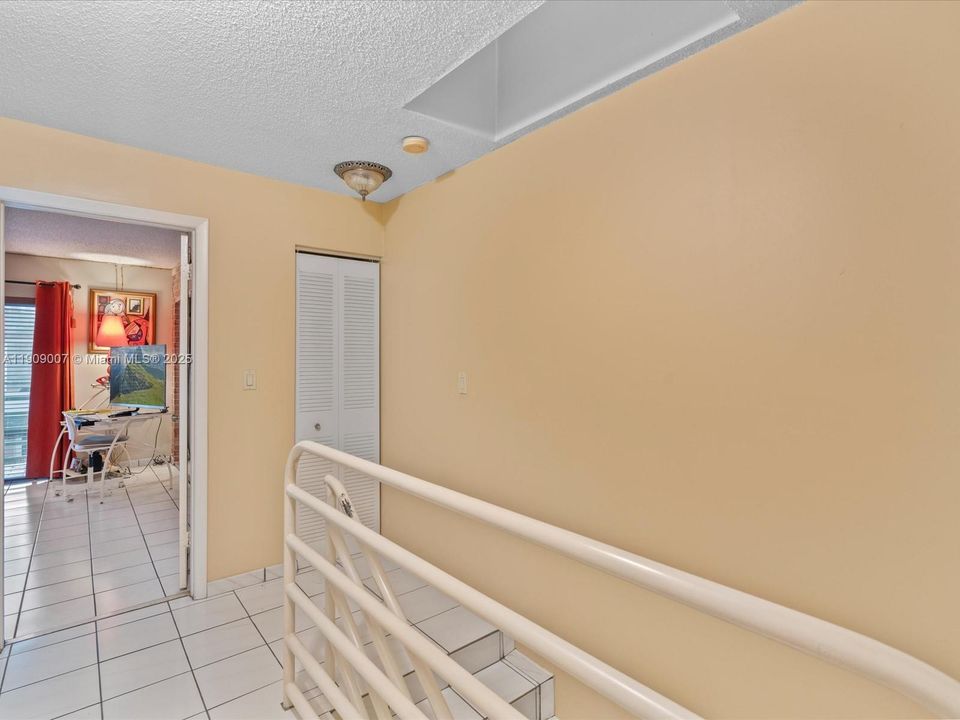 Activo con contrato: $330,000 (2 camas, 2 baños, 1308 Pies cuadrados)