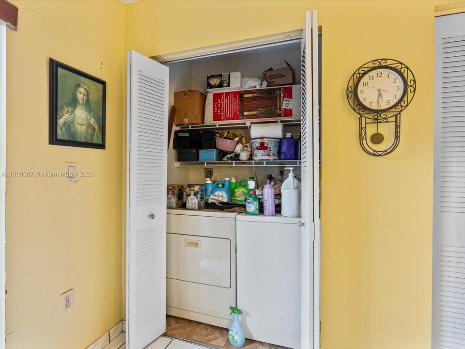 Activo con contrato: $330,000 (2 camas, 2 baños, 1308 Pies cuadrados)