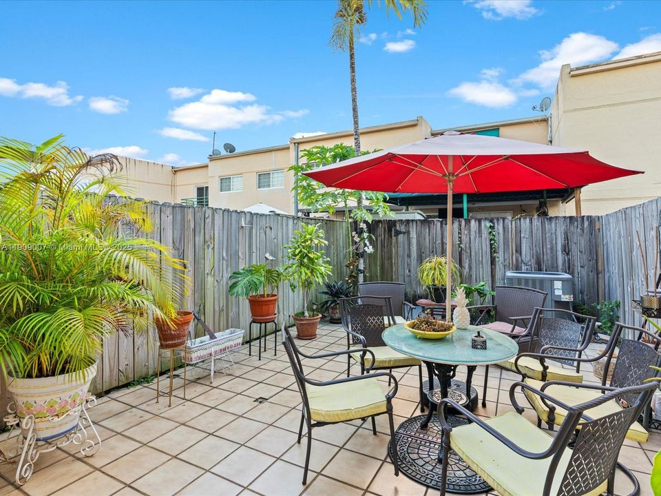 Activo con contrato: $330,000 (2 camas, 2 baños, 1308 Pies cuadrados)