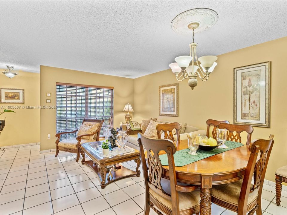 Activo con contrato: $330,000 (2 camas, 2 baños, 1308 Pies cuadrados)