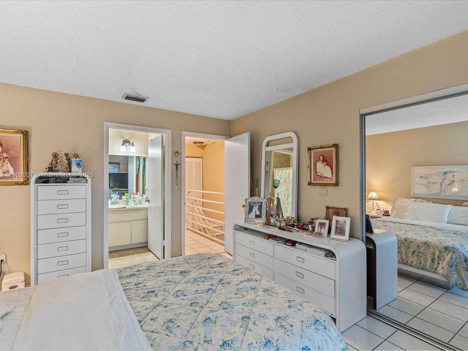 Activo con contrato: $330,000 (2 camas, 2 baños, 1308 Pies cuadrados)