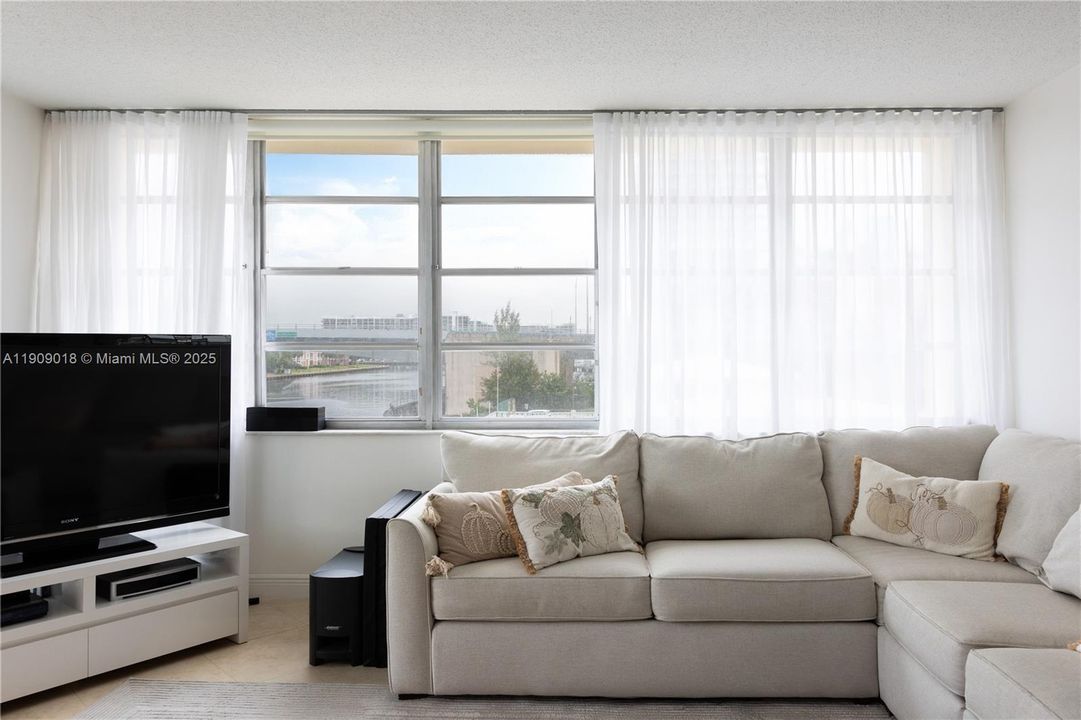 En Venta: $470,000 (3 camas, 2 baños, 1176 Pies cuadrados)