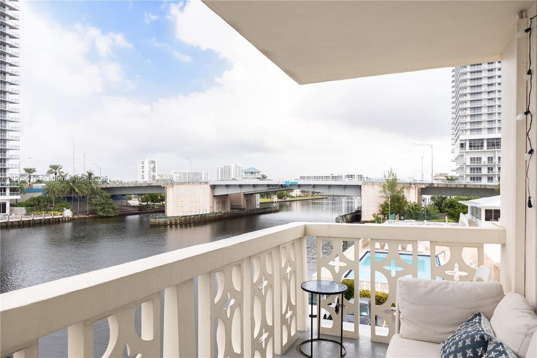 En Venta: $470,000 (3 camas, 2 baños, 1176 Pies cuadrados)