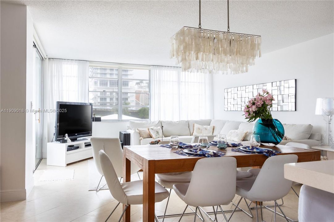 En Venta: $470,000 (3 camas, 2 baños, 1176 Pies cuadrados)