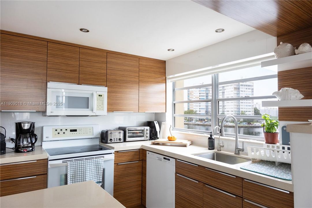 En Venta: $470,000 (3 camas, 2 baños, 1176 Pies cuadrados)