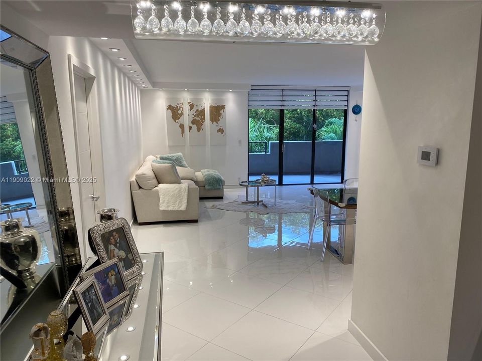 В аренду: $6,900 (2 спален, 2 ванн, 1600 Квадратных фут)