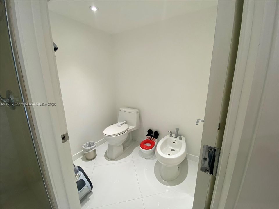 Separate toilet room