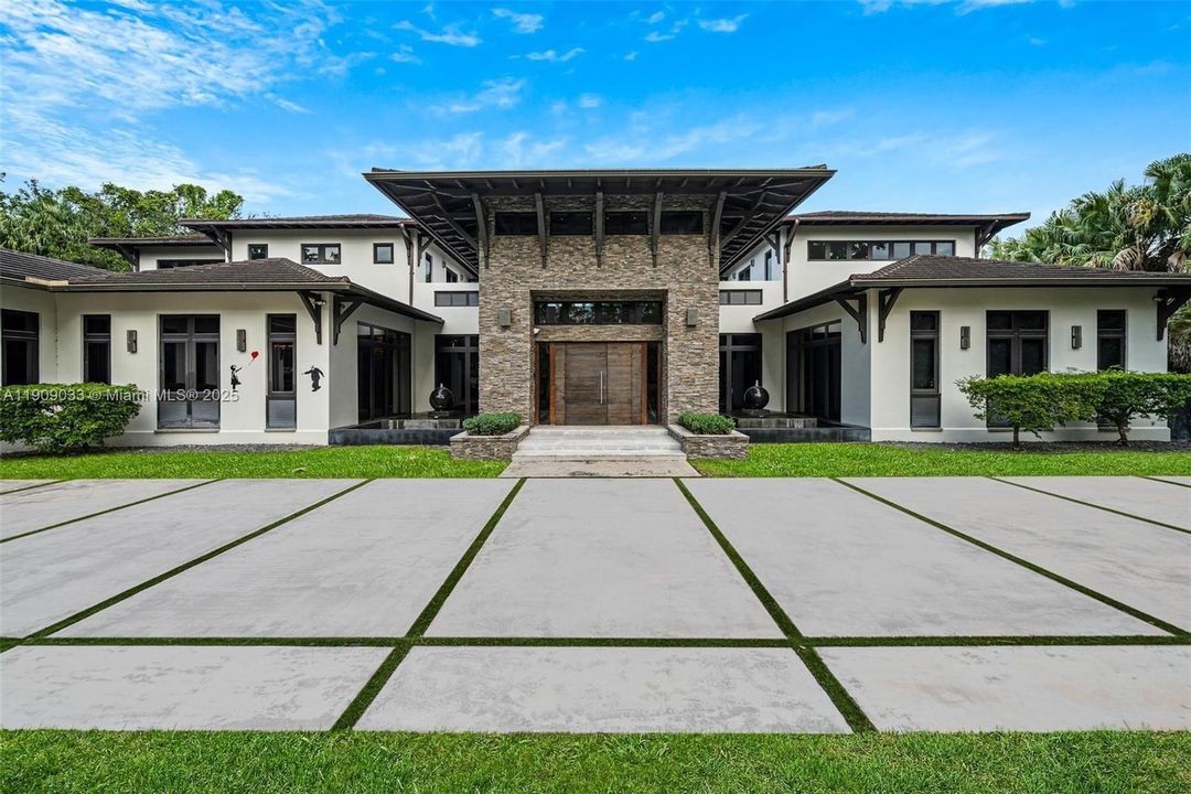 For Sale: $13,850,000 (7 beds, 9 baths, 11300 Square Feet)