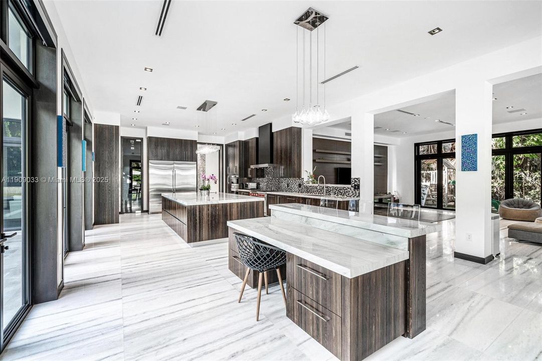 For Sale: $13,850,000 (7 beds, 9 baths, 11300 Square Feet)