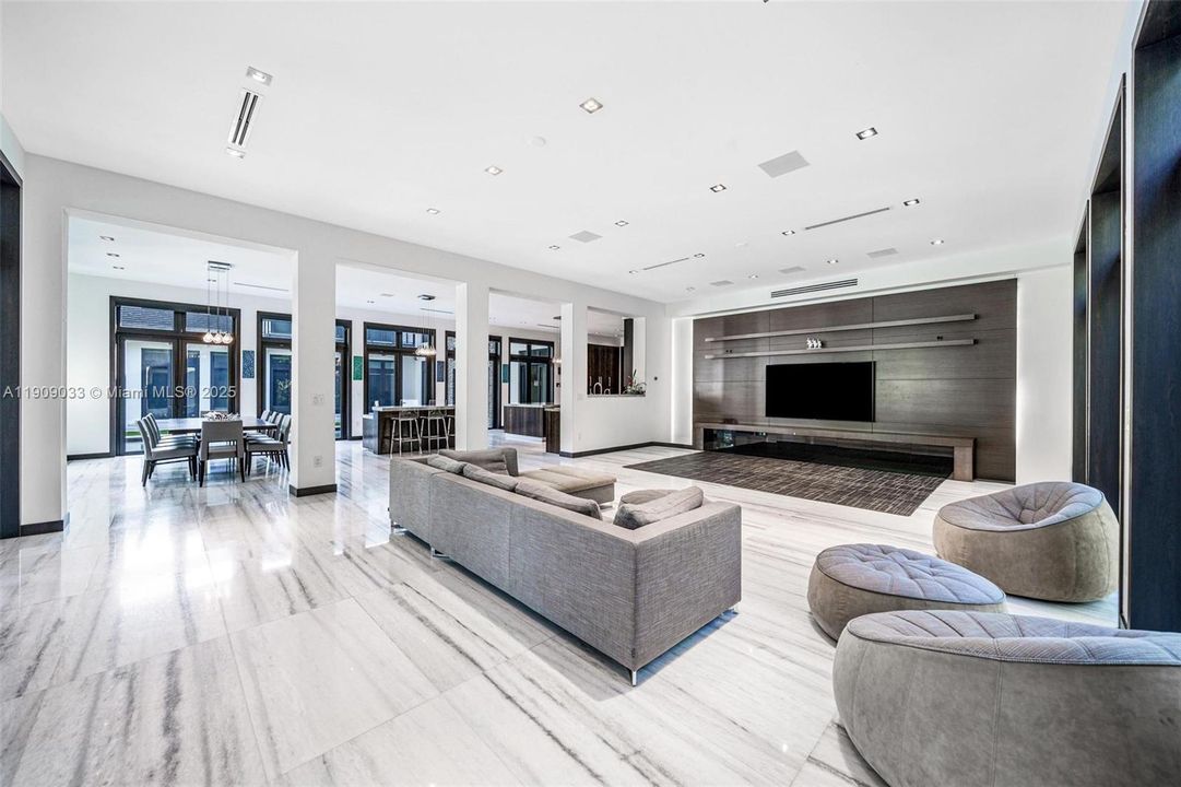 For Sale: $13,850,000 (7 beds, 9 baths, 11300 Square Feet)