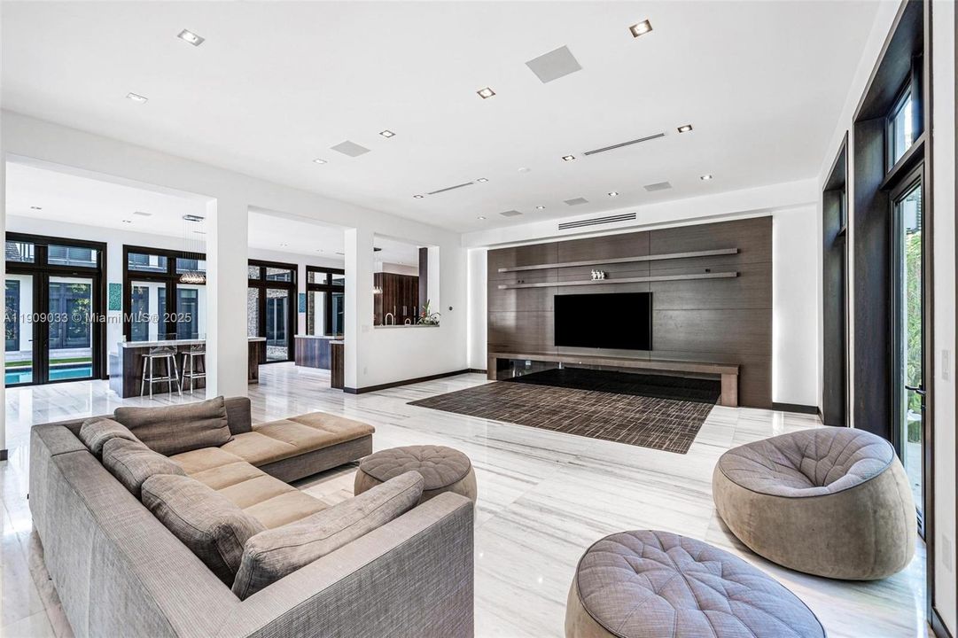 For Sale: $13,850,000 (7 beds, 9 baths, 11300 Square Feet)