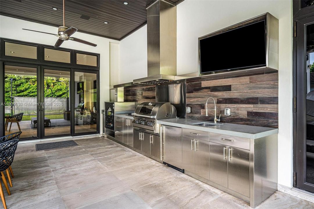 For Sale: $13,850,000 (7 beds, 9 baths, 11300 Square Feet)