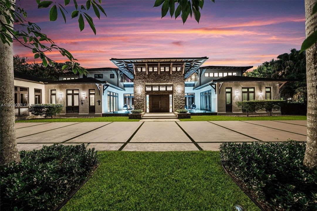 For Sale: $13,850,000 (7 beds, 9 baths, 11300 Square Feet)