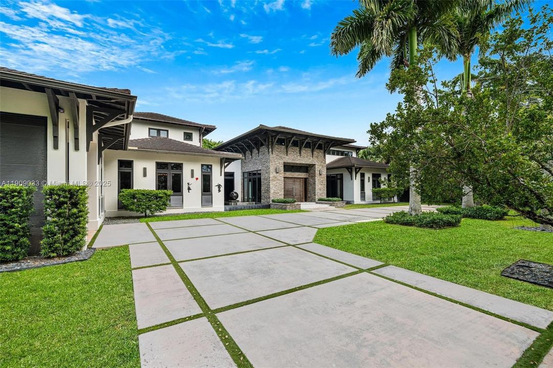 For Sale: $13,850,000 (7 beds, 9 baths, 11300 Square Feet)