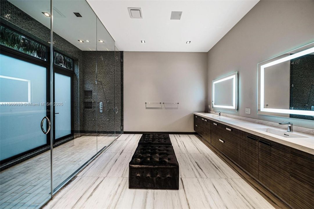 For Sale: $13,850,000 (7 beds, 9 baths, 11300 Square Feet)