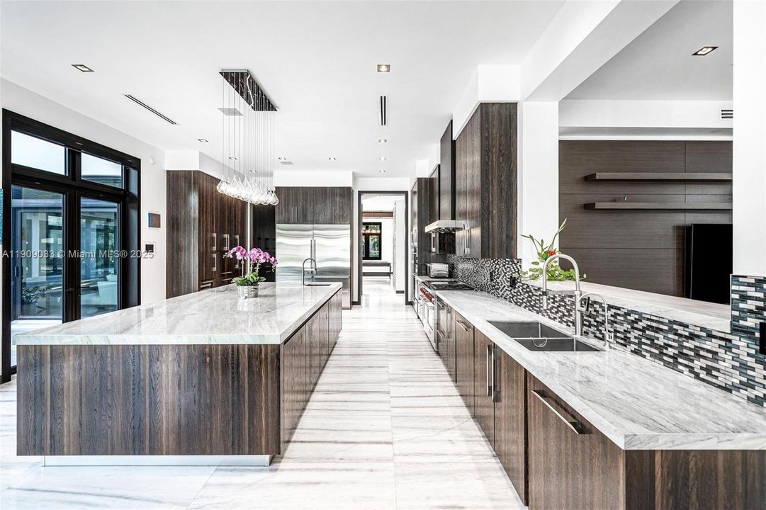 For Sale: $13,850,000 (7 beds, 9 baths, 11300 Square Feet)