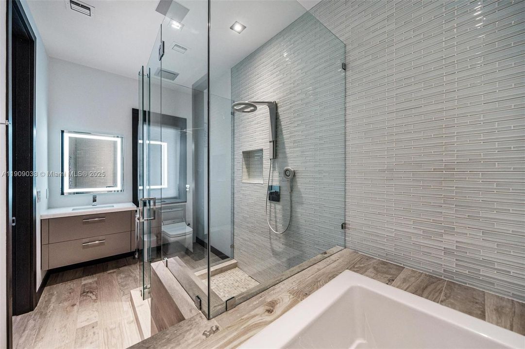 For Sale: $13,850,000 (7 beds, 9 baths, 11300 Square Feet)