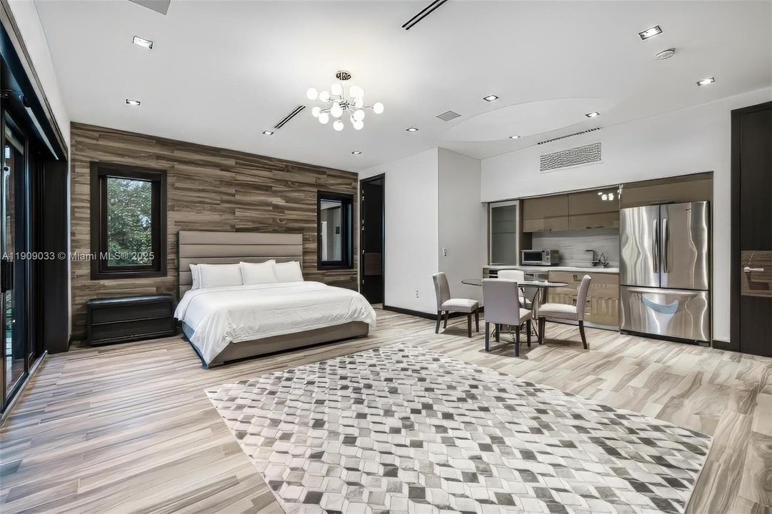 For Sale: $13,850,000 (7 beds, 9 baths, 11300 Square Feet)