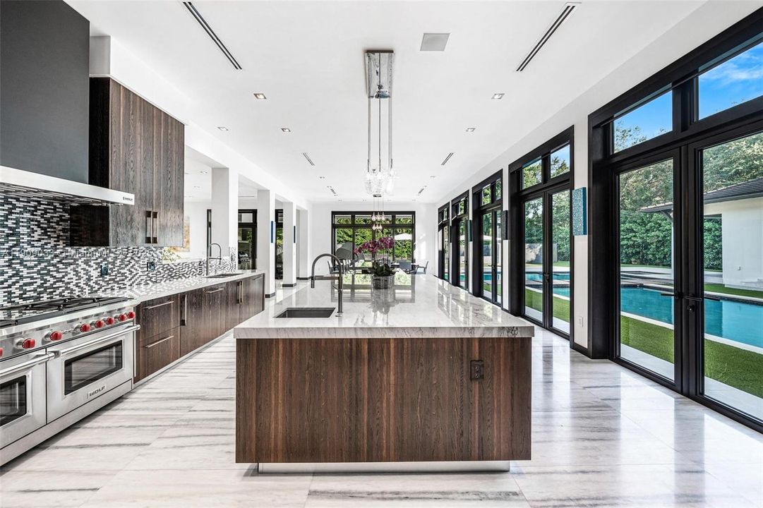 For Sale: $13,850,000 (7 beds, 9 baths, 11300 Square Feet)