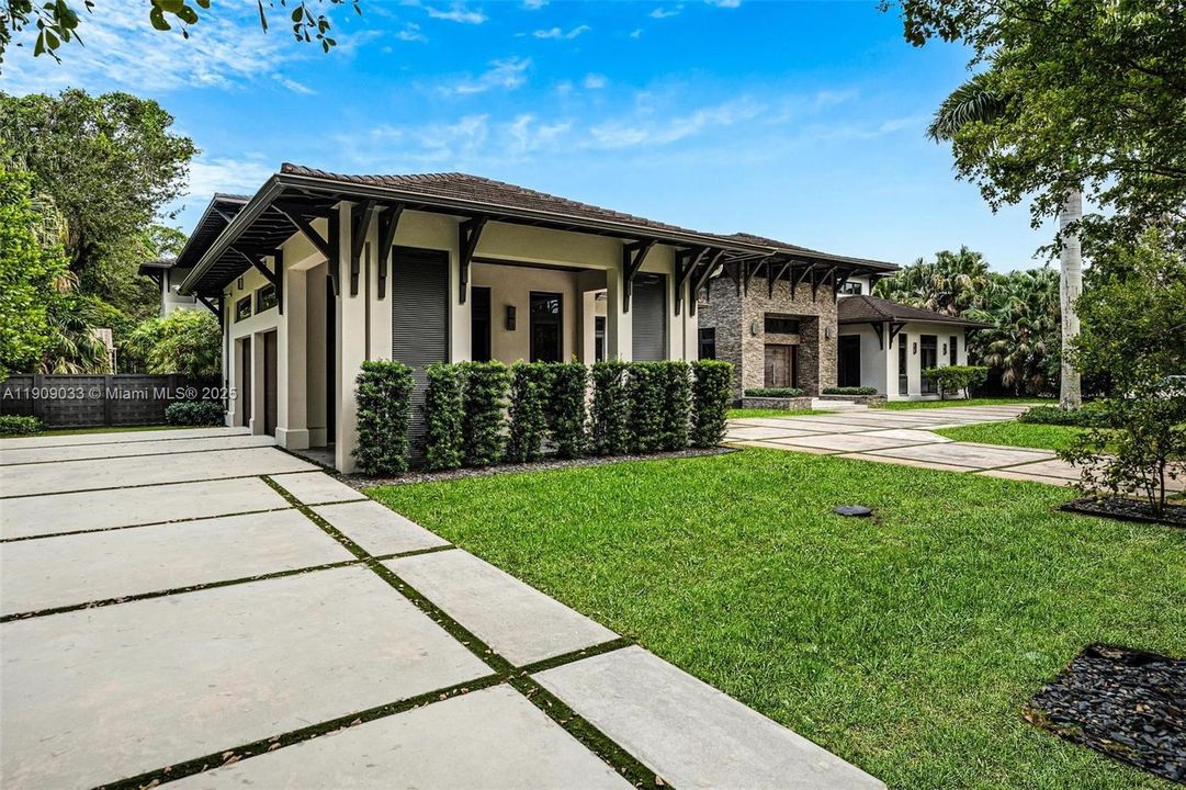 For Sale: $13,850,000 (7 beds, 9 baths, 11300 Square Feet)