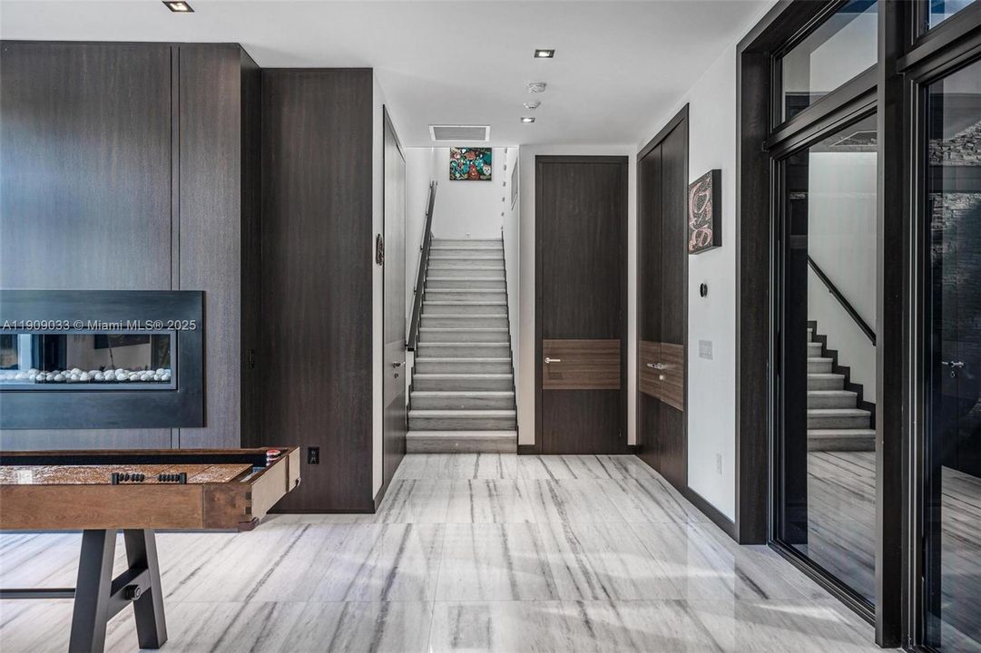 For Sale: $13,850,000 (7 beds, 9 baths, 11300 Square Feet)