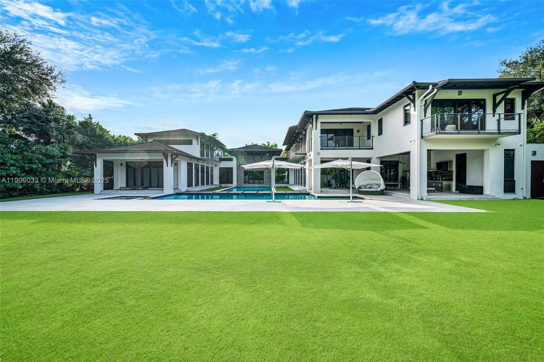 For Sale: $13,850,000 (7 beds, 9 baths, 11300 Square Feet)