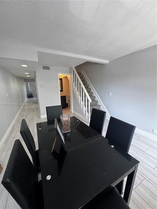 Active With Contract: $240,000 (2 beds, 2 baths, 1336 Square Feet)