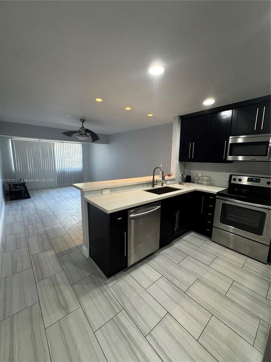 Active With Contract: $240,000 (2 beds, 2 baths, 1336 Square Feet)