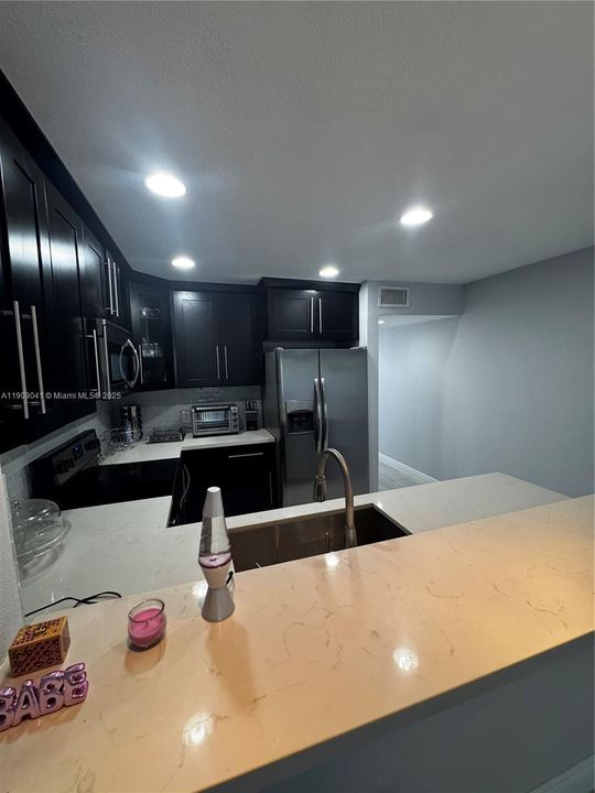 Active With Contract: $240,000 (2 beds, 2 baths, 1336 Square Feet)