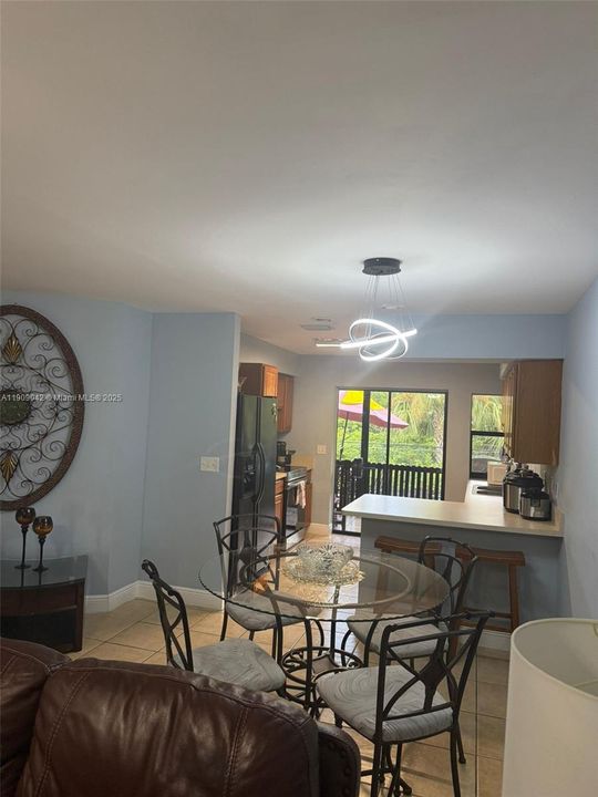 На продажу: $489,000 (6 спален, 4 ванн, 2480 Квадратных фут)