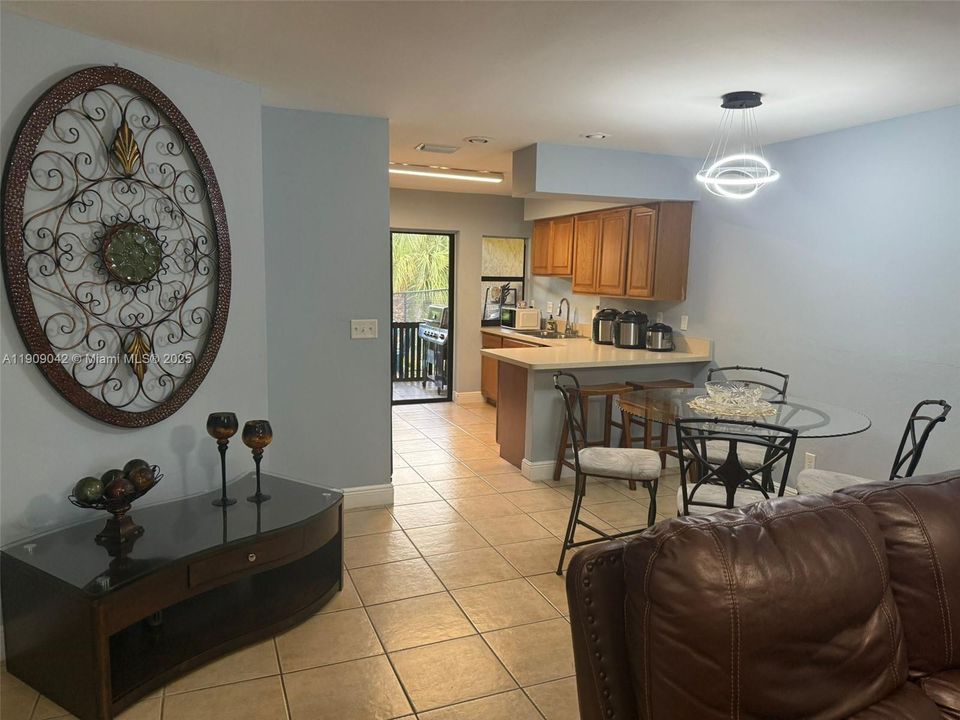 На продажу: $489,000 (6 спален, 4 ванн, 2480 Квадратных фут)