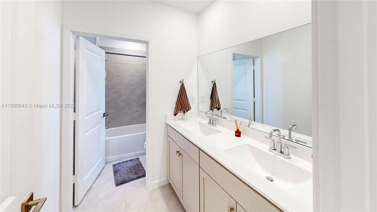 For Sale: $425,000 (4 beds, 3 baths, 1757 Square Feet)