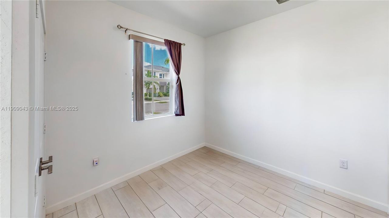 For Sale: $425,000 (4 beds, 3 baths, 1757 Square Feet)