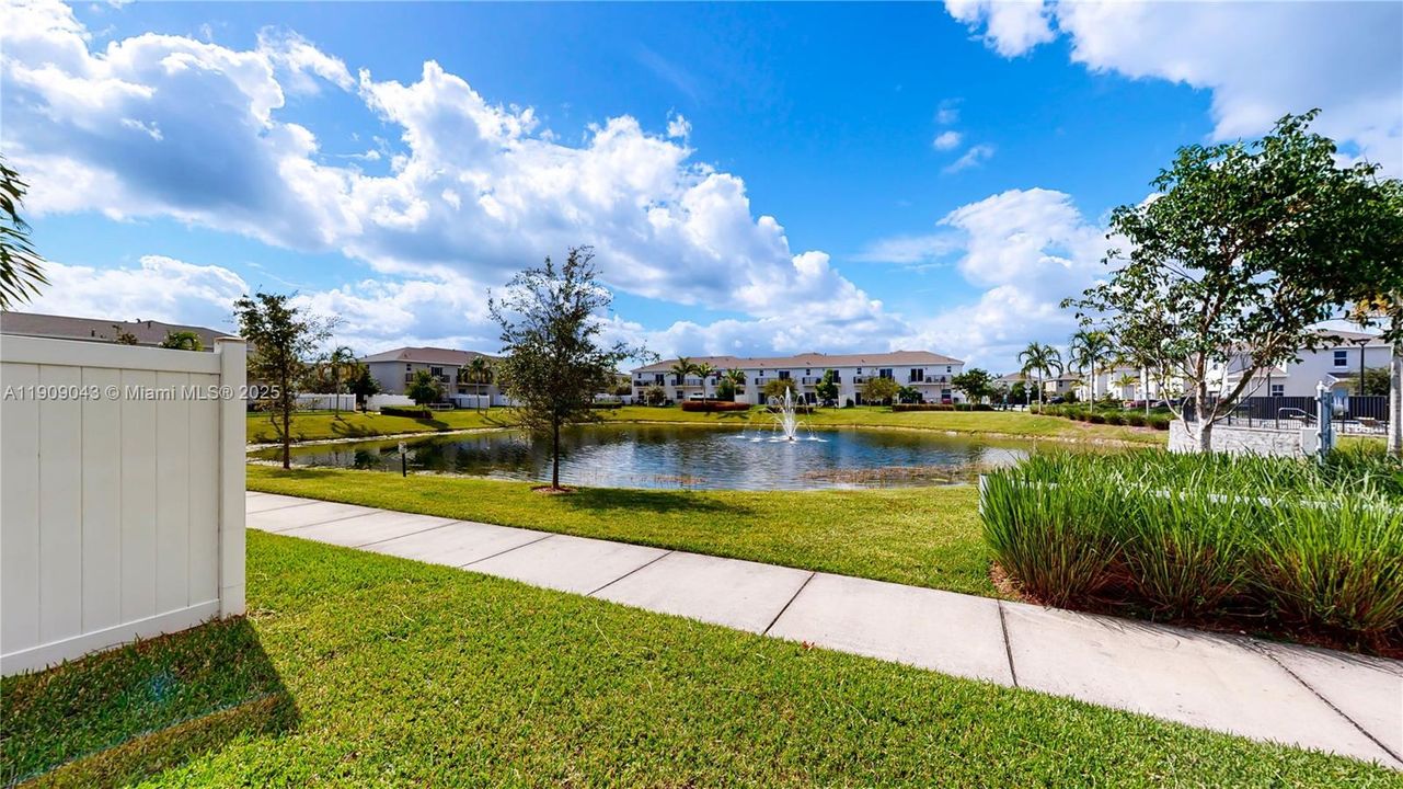 For Sale: $425,000 (4 beds, 3 baths, 1757 Square Feet)