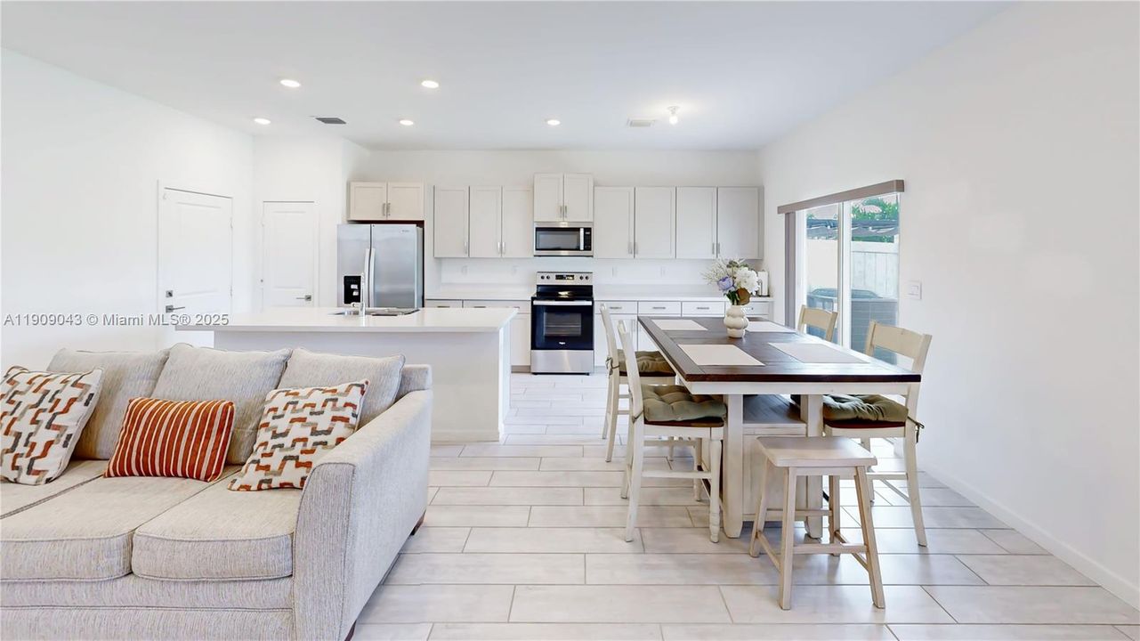 For Sale: $425,000 (4 beds, 3 baths, 1757 Square Feet)