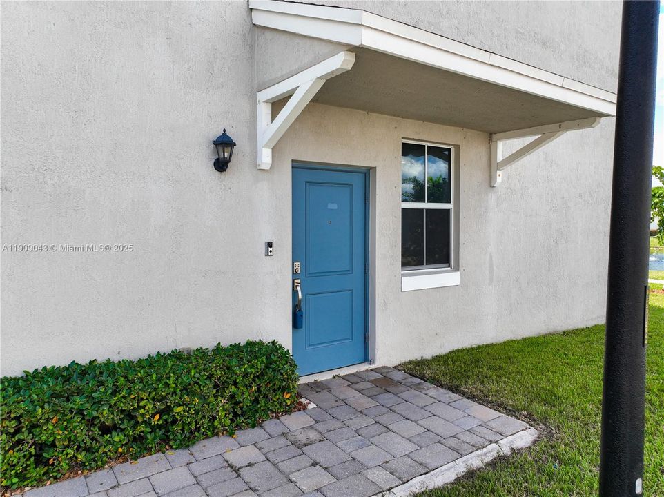 For Sale: $425,000 (4 beds, 3 baths, 1757 Square Feet)