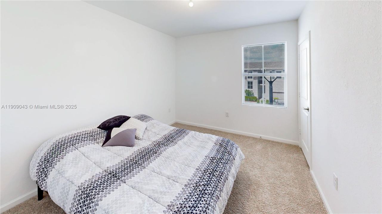 For Sale: $425,000 (4 beds, 3 baths, 1757 Square Feet)