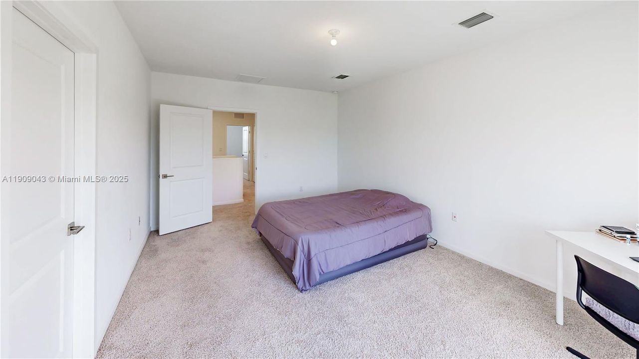 For Sale: $425,000 (4 beds, 3 baths, 1757 Square Feet)