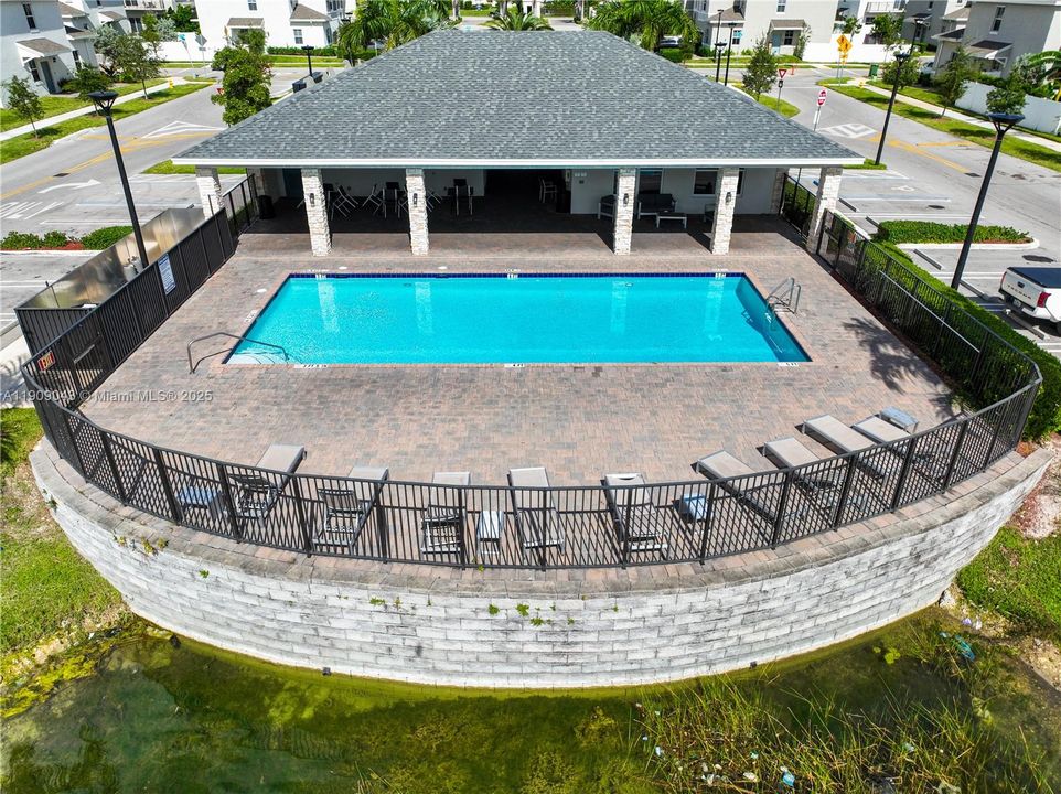 For Sale: $425,000 (4 beds, 3 baths, 1757 Square Feet)