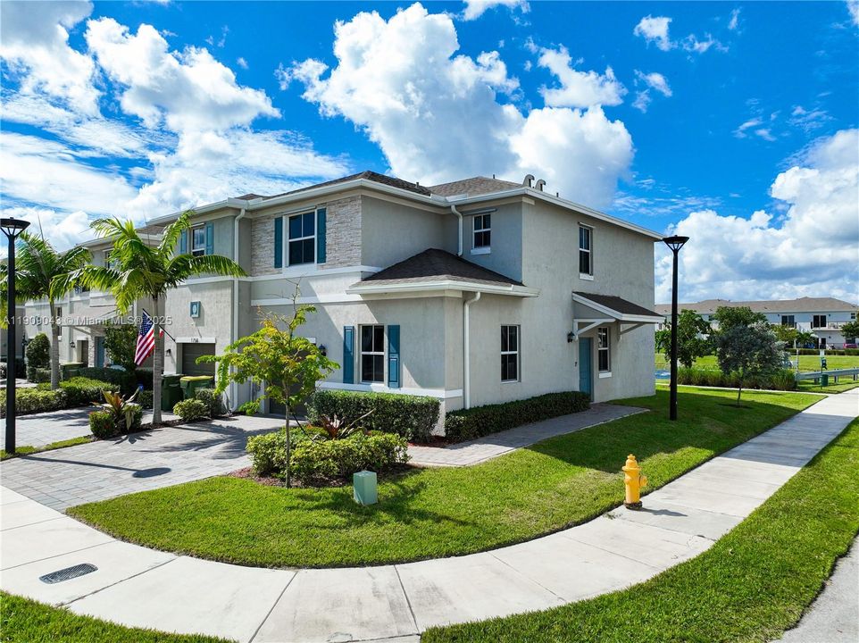 For Sale: $425,000 (4 beds, 3 baths, 1757 Square Feet)