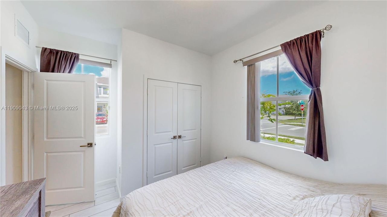 For Sale: $425,000 (4 beds, 3 baths, 1757 Square Feet)