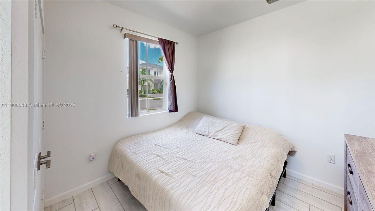 For Sale: $425,000 (4 beds, 3 baths, 1757 Square Feet)