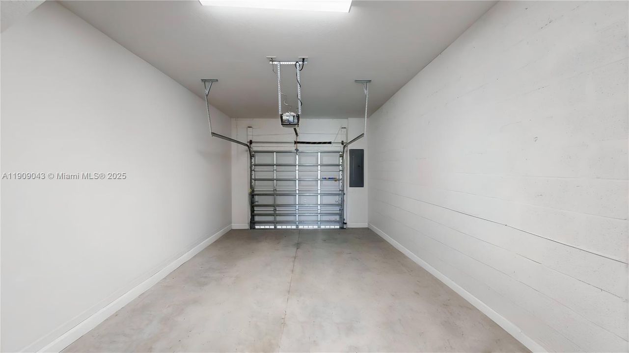 For Sale: $425,000 (4 beds, 3 baths, 1757 Square Feet)