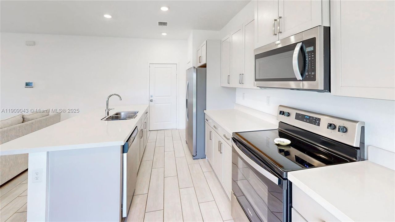 For Sale: $425,000 (4 beds, 3 baths, 1757 Square Feet)